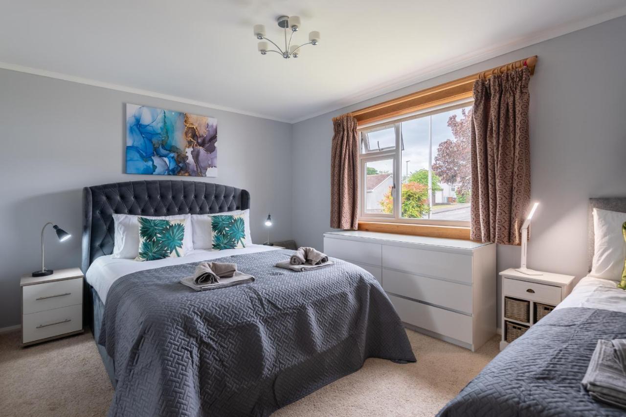 Shades House - 3 Bedroom House 15 Minutes From Holiday home *