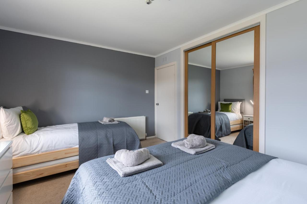 Shades House - 3 Bedroom House 15 Minutes From Holiday home